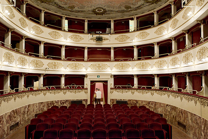 Teatro A.Zeppill09 PievediCento.jpg
