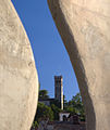 "Castello" visto da monumento "Porta della luce" in piazza "Falcone e Borsellino".jpg