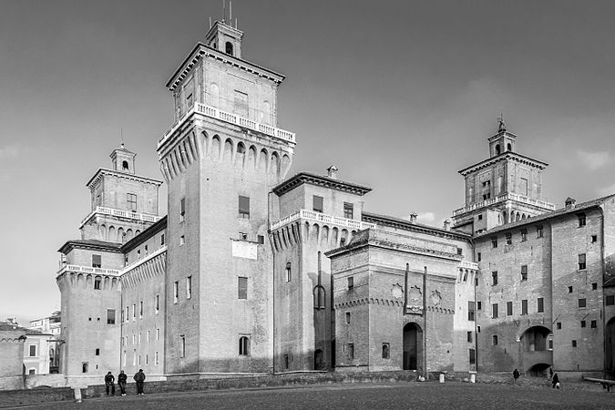 Castello Estense--.jpg