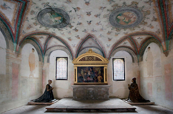 Cappella interna al castello.jpg