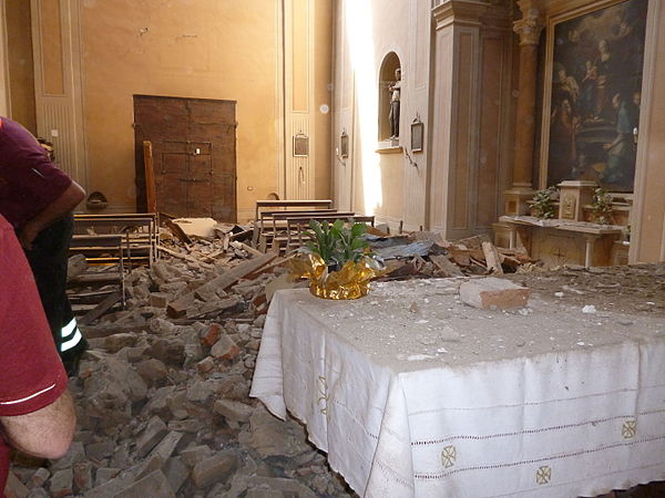 Altare terremoto 20-05-2012, Oratorio di Santa Croce - San Felice sul Panaro.JPG