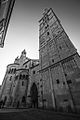 La ghirlandina - piazza del Duomo.jpg
