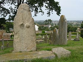 Castel statue menhir.jpg