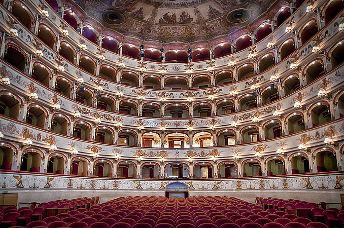 Teatro Comunale - Ferrara.jpg