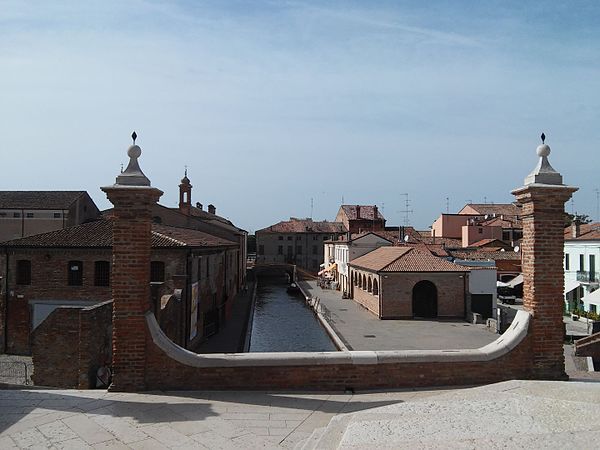 Vista di Comacchio dal ponte Trepponti.jpg