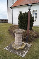 Gårdby kyrka sundial 01.JPG
