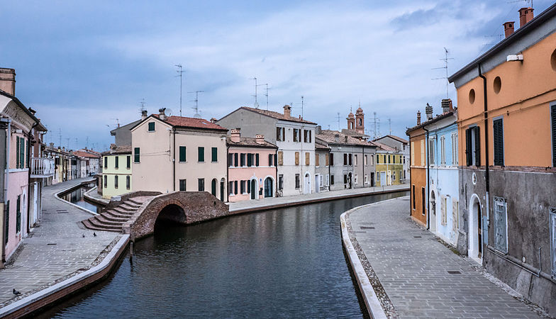 Panoramica del centro storico di Comacchio.JPG
