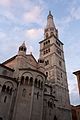 Duomo modena e Ghirlandina.jpg