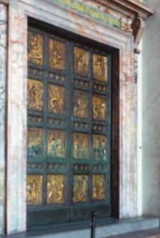 Porta Santa di S. Pietro con gli stipiti rivestiti di marmo Portasanta