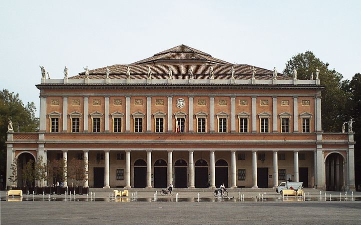 Facciata teatro valli.JPG