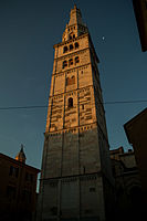 Torre ghirlandina.jpg