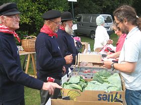 Guernseymen selling produce at the Viaer Marchi.jpg